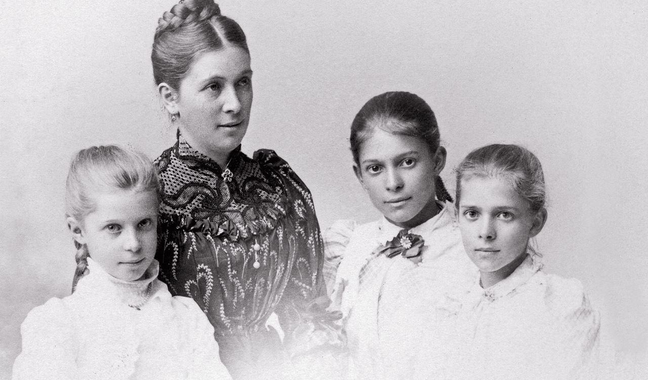 Bertha von Faber with her three daughters